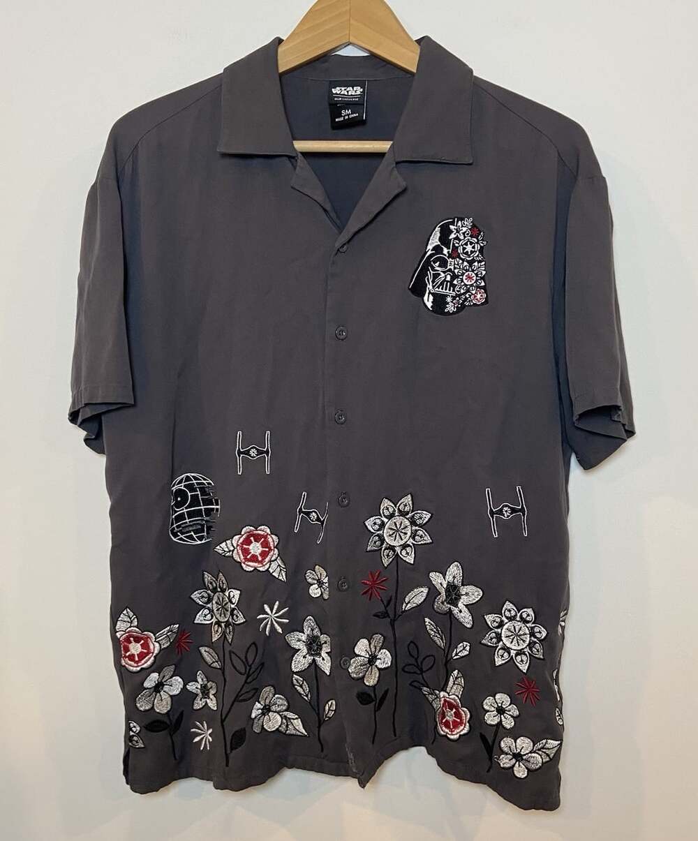 Her Universe Star Wars Shirt Blouse Rayon Gray Red Embroidery Size Small S